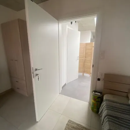 Minimal & Arty Townhouse Homestay Hamrun
