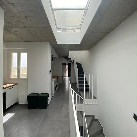 Minimal & Arty Townhouse *