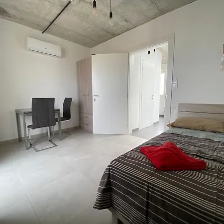 Minimal & Arty Townhouse * Hamrun