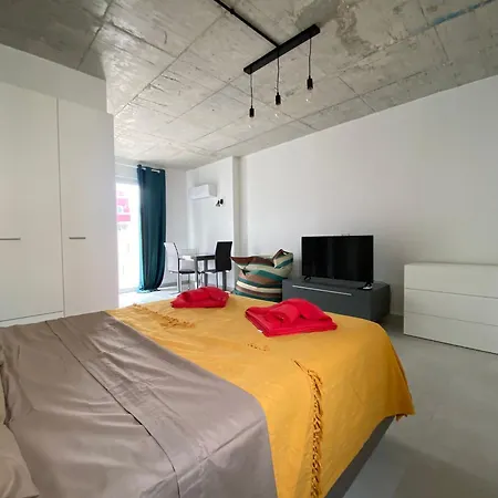 Minimal & Arty Townhouse