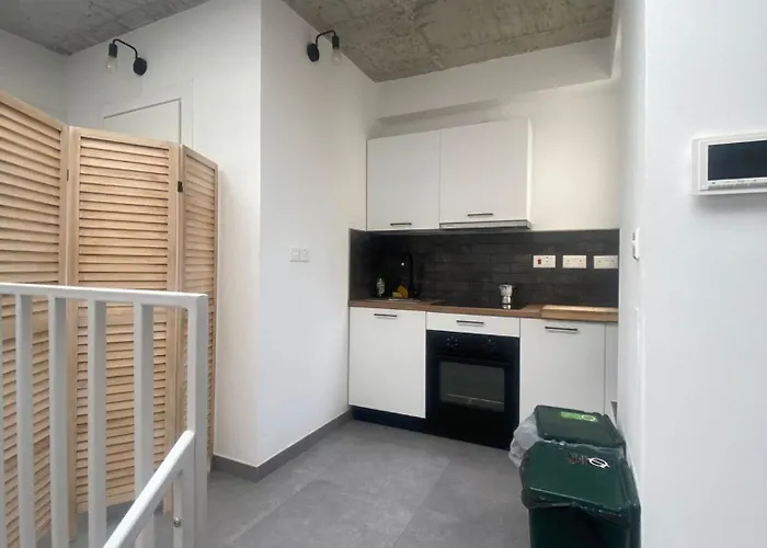 Minimal & Arty Townhouse