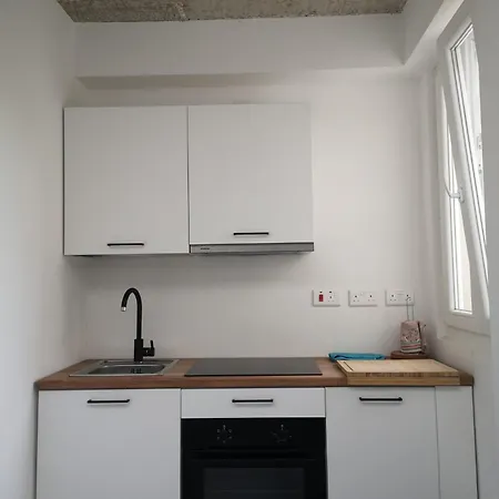 Minimal & Arty Townhouse בית אירוח