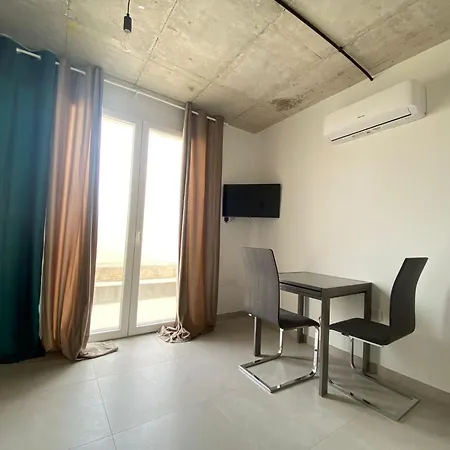 בית אירוח Minimal & Arty Townhouse