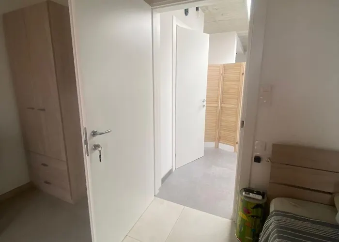 Minimal & Arty Townhouse Pansiyon Hamrun