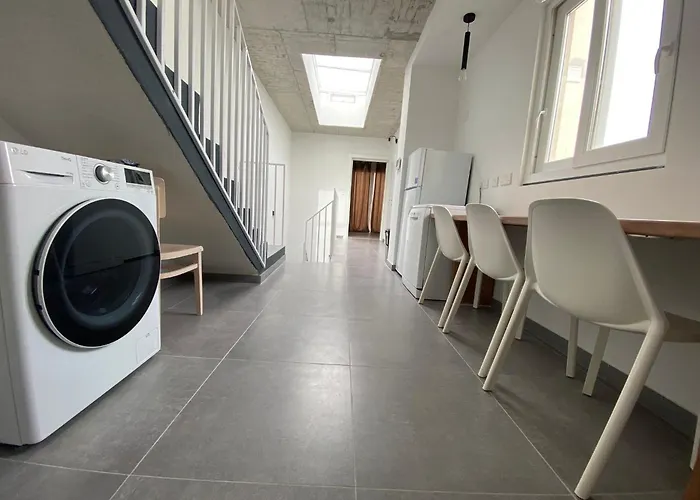 Minimal & Arty Townhouse Pansiyon Hamrun