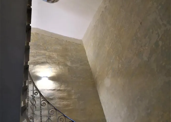 Minimal & Arty Townhouse *