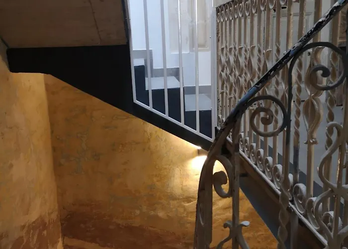 Minimal & Arty Townhouse *