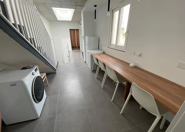 Minimal & Arty Townhouse *