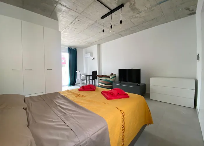 Minimal & Arty Townhouse